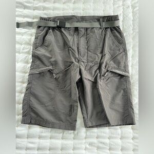 Outdoor Men’s Grey Cargo Shorts with Belt Size Large